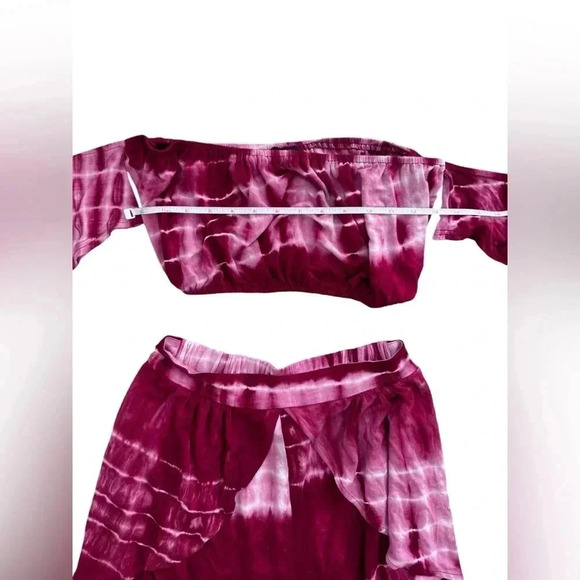 Tiger Mist Tie-Dye boho Off the should crop top and short set. Size small/medium - Picture 6 of 14